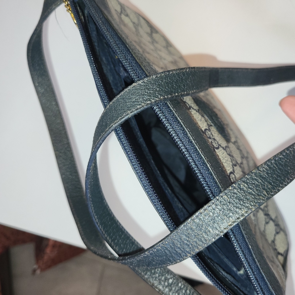 Authentic Gucci Crossbody - Picture 2 of 10